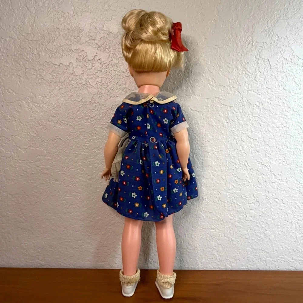 Vintage EEGEE Miss Sunbeam Doll 17 Inch Blue Floral Dress Blonde Hair Green Eyes